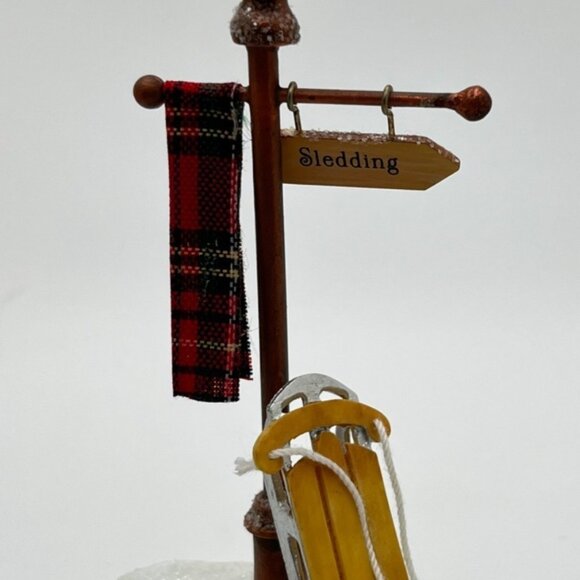 Hallmark Keepsake 2007 Ornament Lamppost Sign Winter Park Sledding Red Birds - Picture 5 of 10